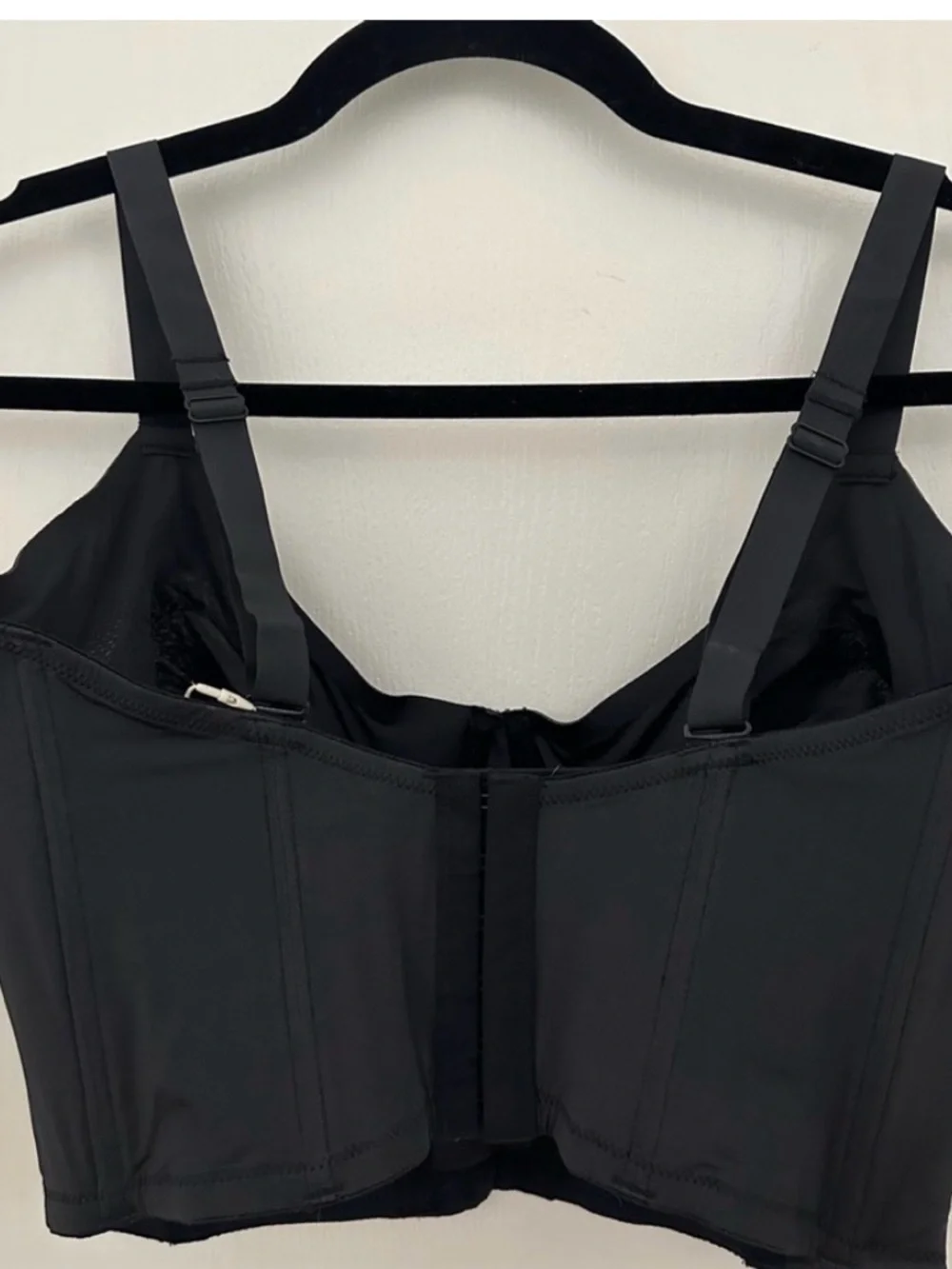 SKIMS Black Longline Molded Bra - Picture 4 of 6